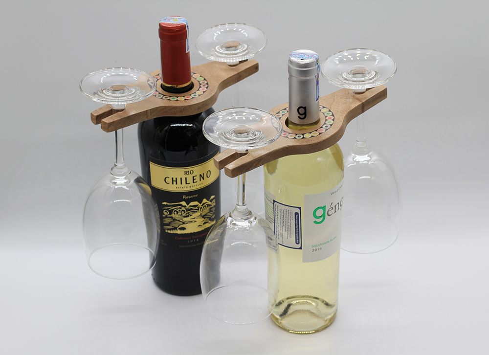 Bạn có thể sử dụng giá để rượu gỗ làm quà tặng bạn bè, người thân,....