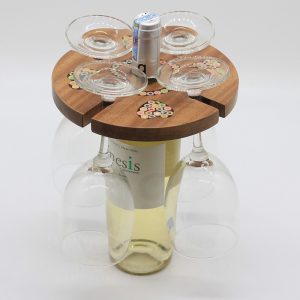 Giá để rượu hình tròn 4 ly được thiết kế độc đáo khi sử dụng bút chì gỗ trang trí họa tiết.